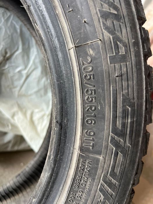 продам шипованные покрышки