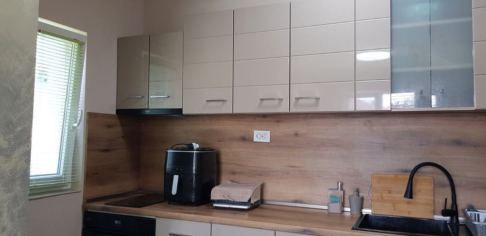 Продава се 2-етажна къща от собственик в с. Старосел