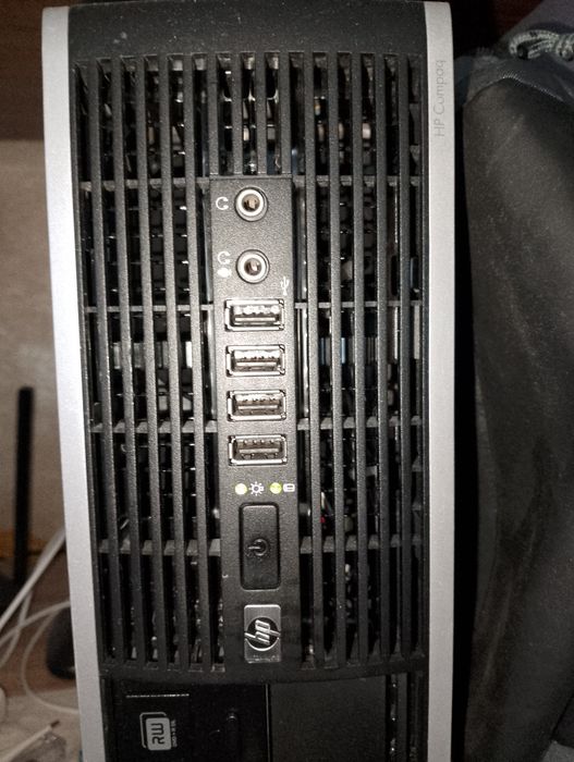 Продавам офис компютър HP