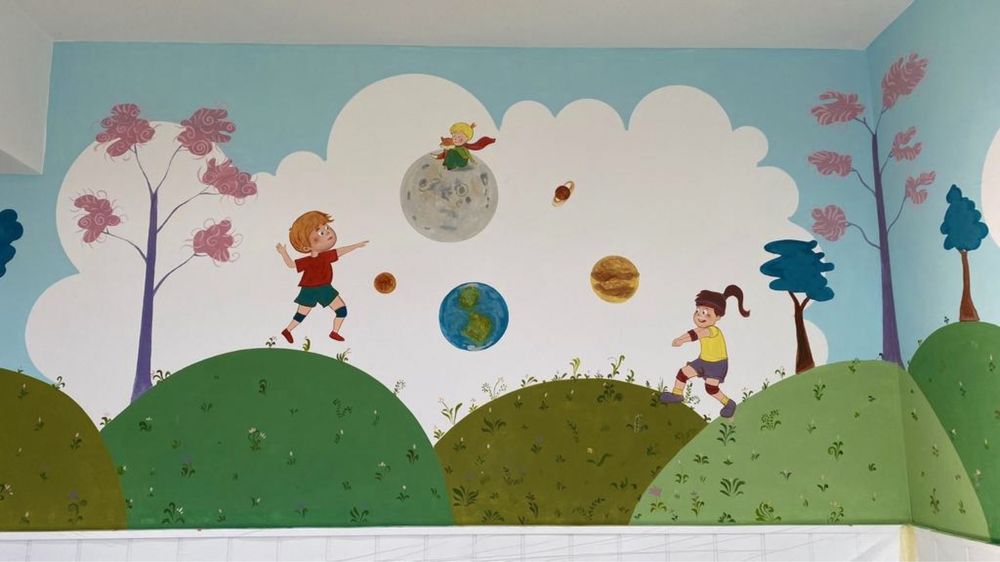 Sala de clasa/scoala pictata pentru copii, pictura educativa pe perete