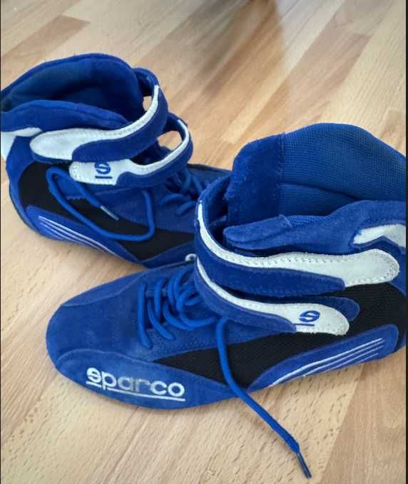 Pachet complet raliu Sparco – costum, ghete, mănuși si casca