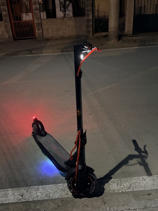 Продава се тротинетка ninebot G30 без забележки топ
