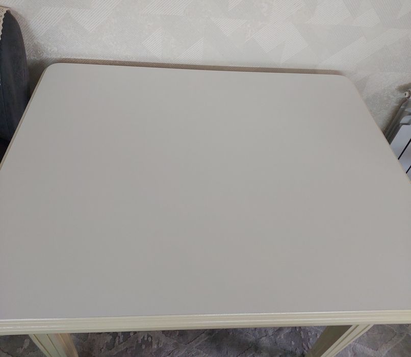 Продаётся квадратный стол