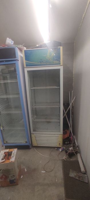 Холодильник стеклянный