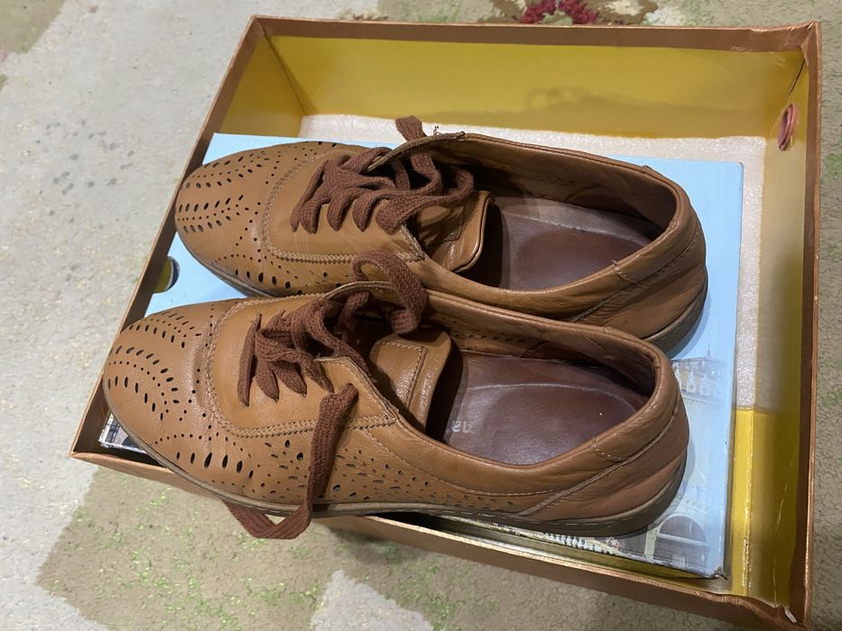 Продам женскую обувь.