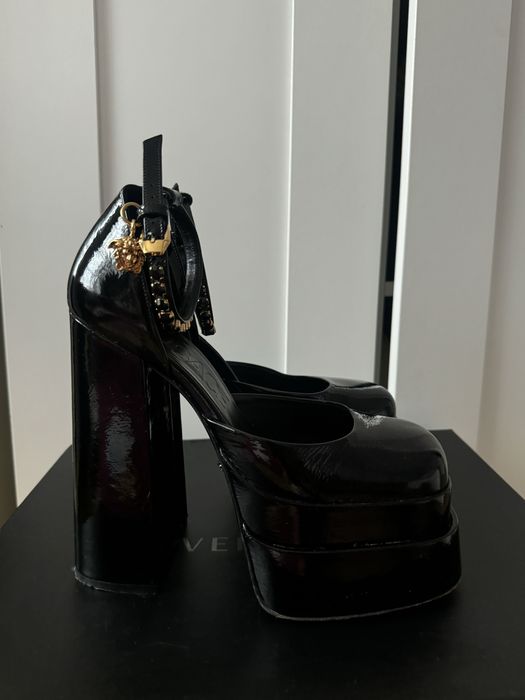 Versace Medusa Aevitas patent leather platform pumps, size 38