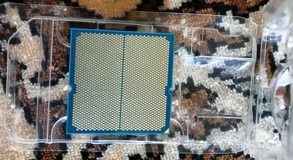 CPU AMD Ryzen 7 9800X3D