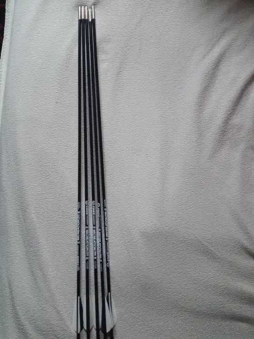 Săgeți din fibra sticla de 81cm cu varf,3pene,nock,diametru de 7mm,noi