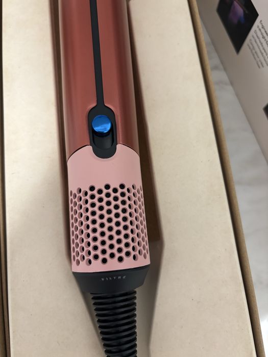 Dyson сешоар чисто нов