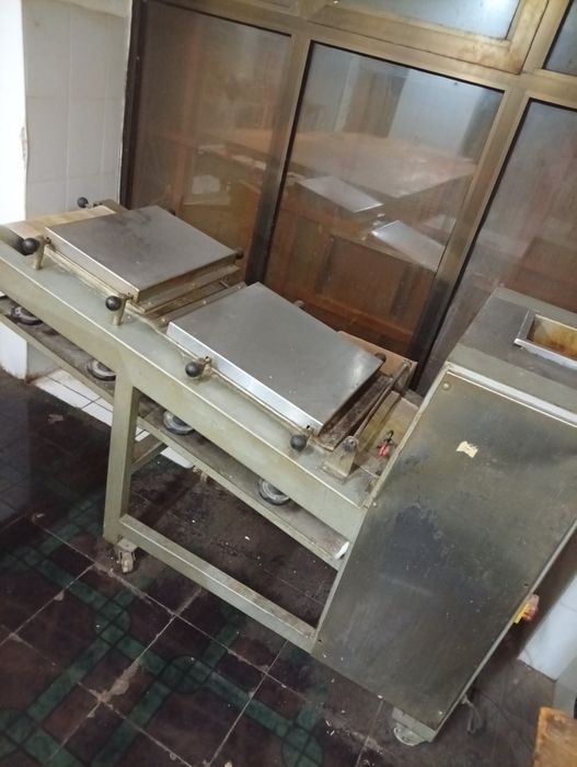 Продается печка, расстойки, тестомешалка и оборудования для пекарни