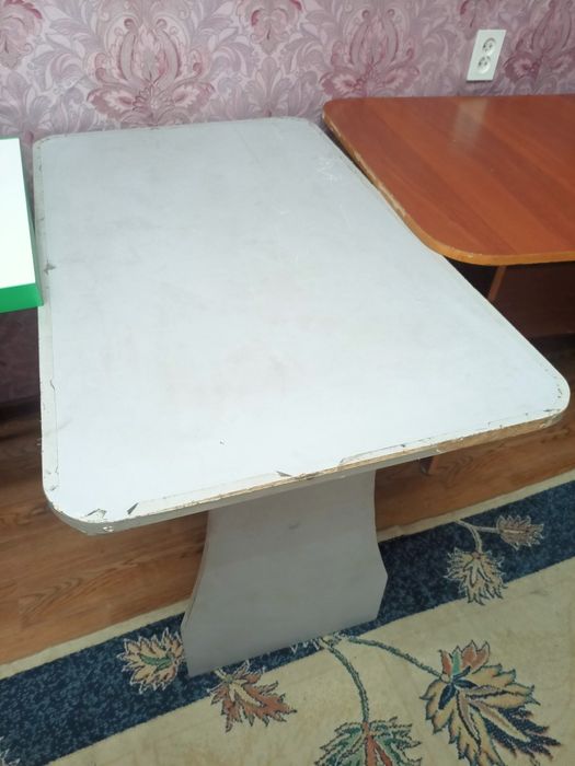 Продам обеденный стол