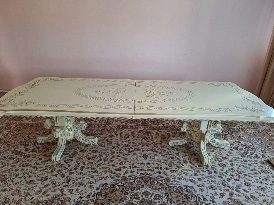 Қонақ стол сатылады.