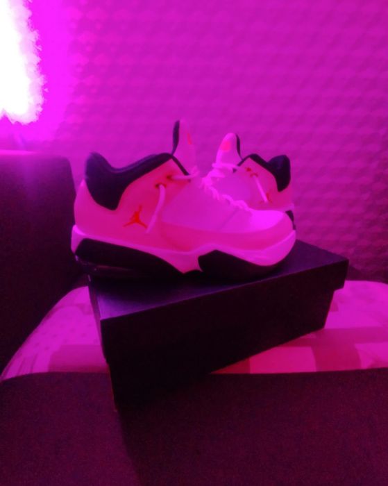 Jordan Max Aura 3 (Mesaj înainte de a comanda)