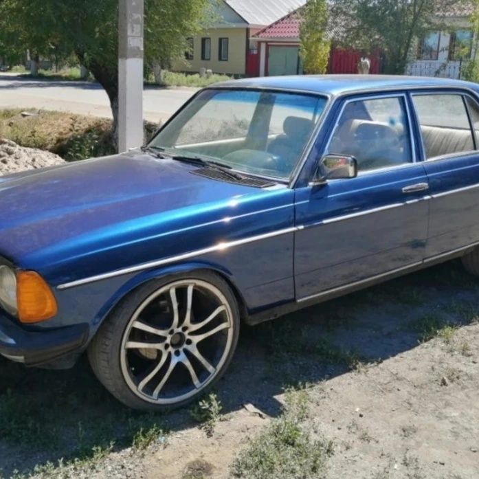 Мерседес 123 седан