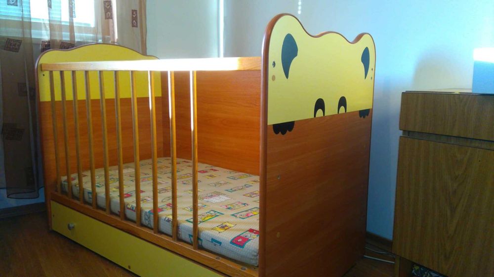 Подарявам детско креватче