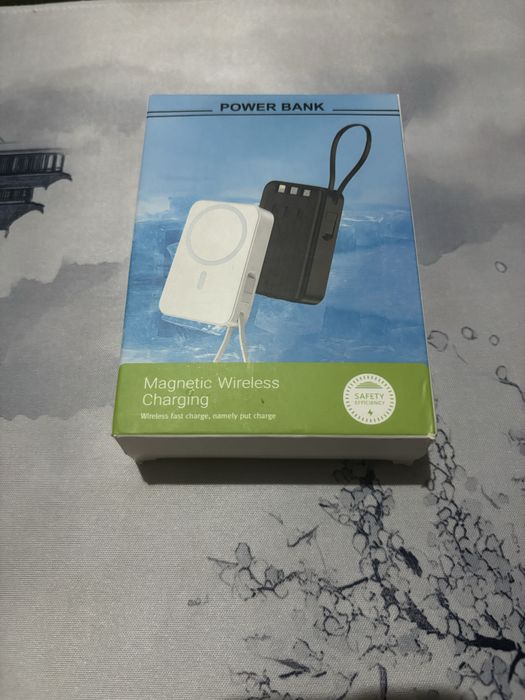 Повер банк Magnetic Wireless Charging