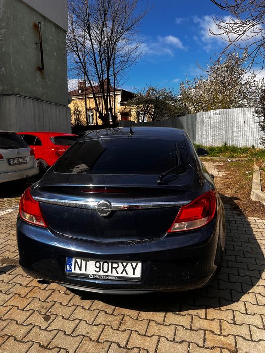 Vând Opel Insignia