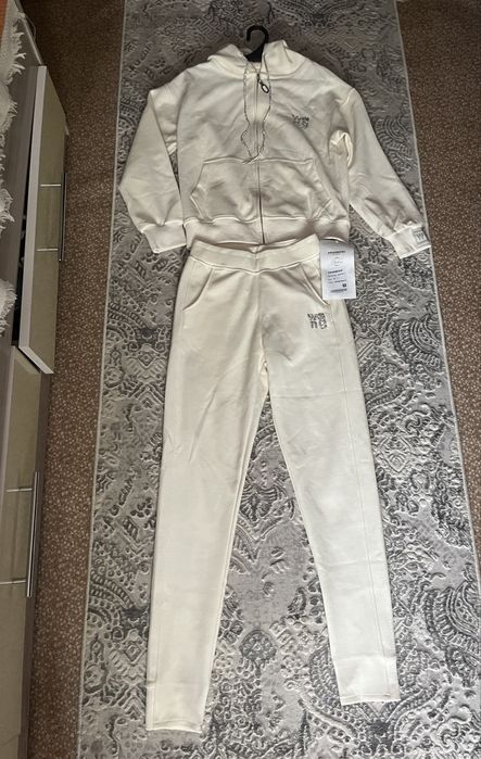 Женский спортивный костюм