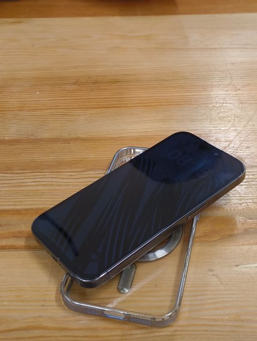 Iphone 15 pro 83% 128 akb