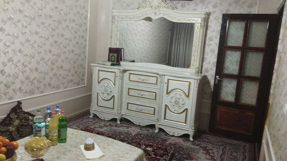 Срочно!!! Продается квартира 4/5/5 раздельная, 2х6м балкон