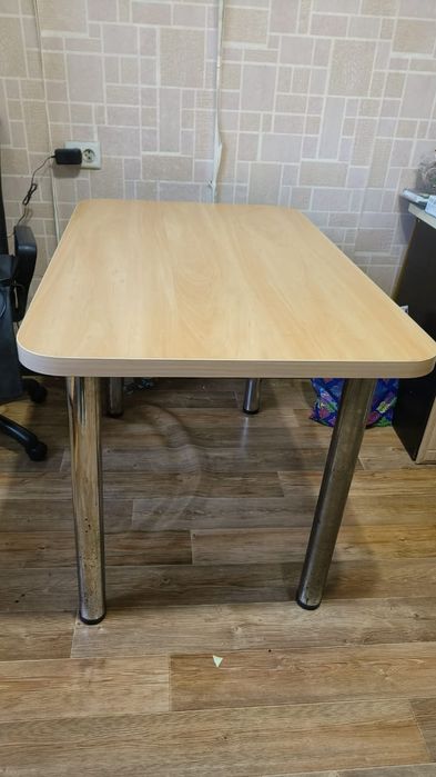 Продается кухонный стол