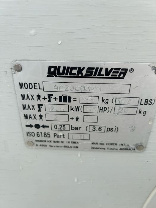 Barca quicksilver ,2m , barca este  in stare  foarte  buna