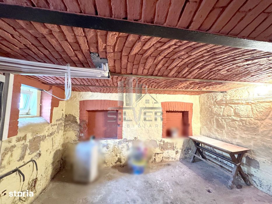 Casa individuala pretabila ptr birouri sau cabinete stomatologice.