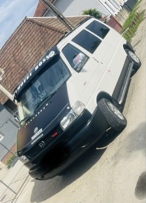 Vand wv t4 transporter an 2002. 8+1 102cai  locuri  merge si trage foarte bine nu bate nu troncane  acte la zi fiscal pe loc