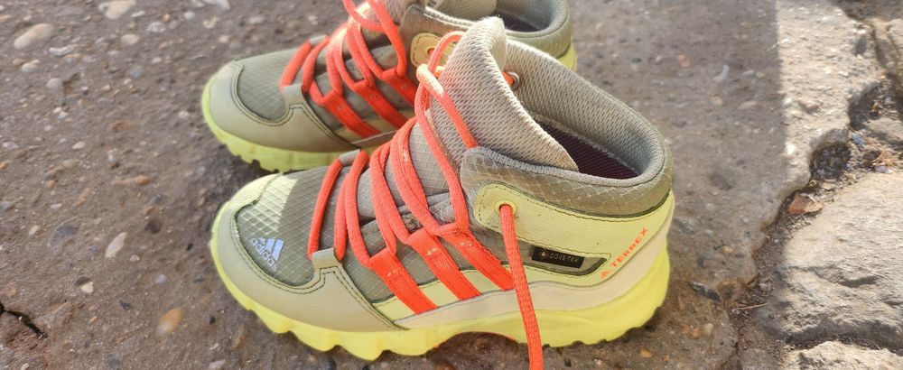 Adidas боти за момче