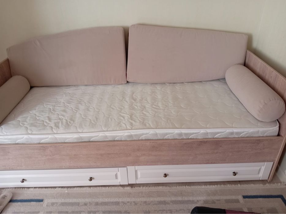 Подростковая кровать и шкаф