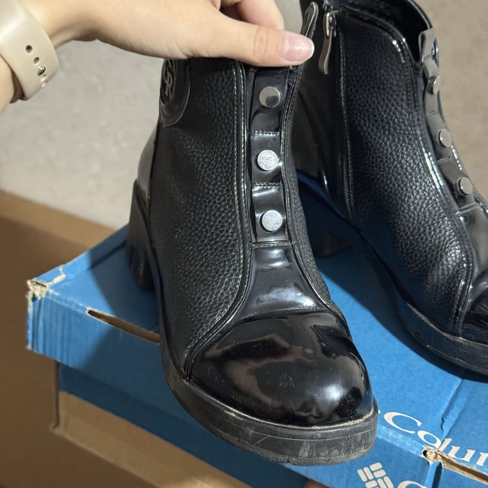 Продам ботинки женские