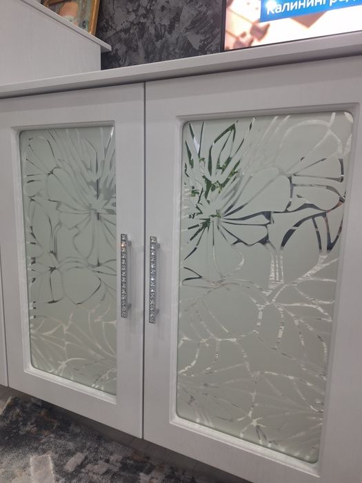 Продам стенку под ТВ