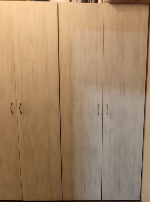 Продавам двукрилен гардероб – отлично състояние