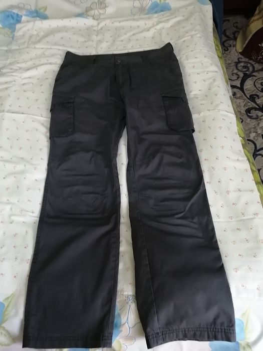 Продаются мужские брюки.