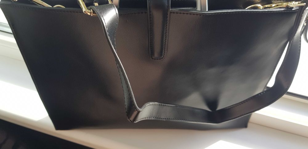 Продавам чанта от естествена кожа за лаптоп 13"