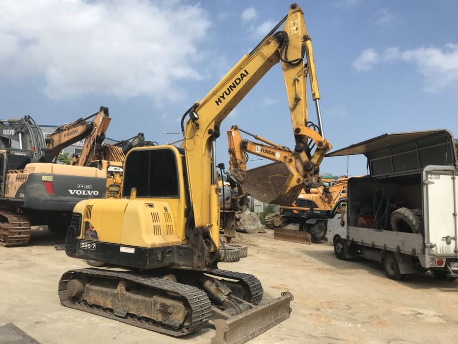 R555-7 Mini ekskovator xizmati