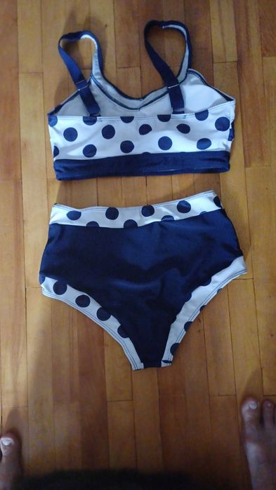 Vand costum baie din 2 piese, model deosebit, masura S, nou