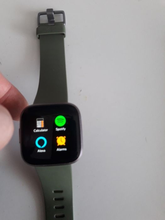 Ръчен часовник и зарядно