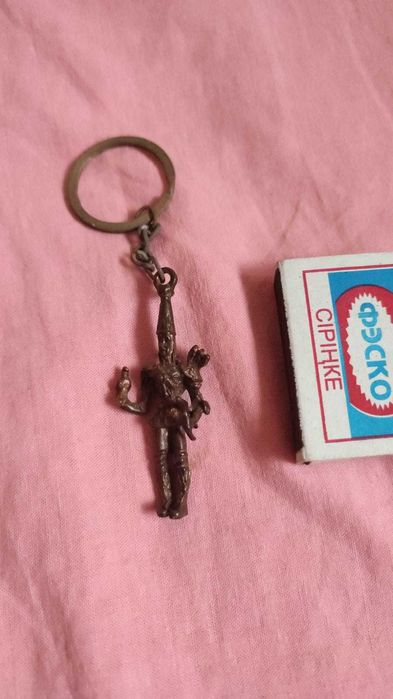 Брелок Золотой человек латунь