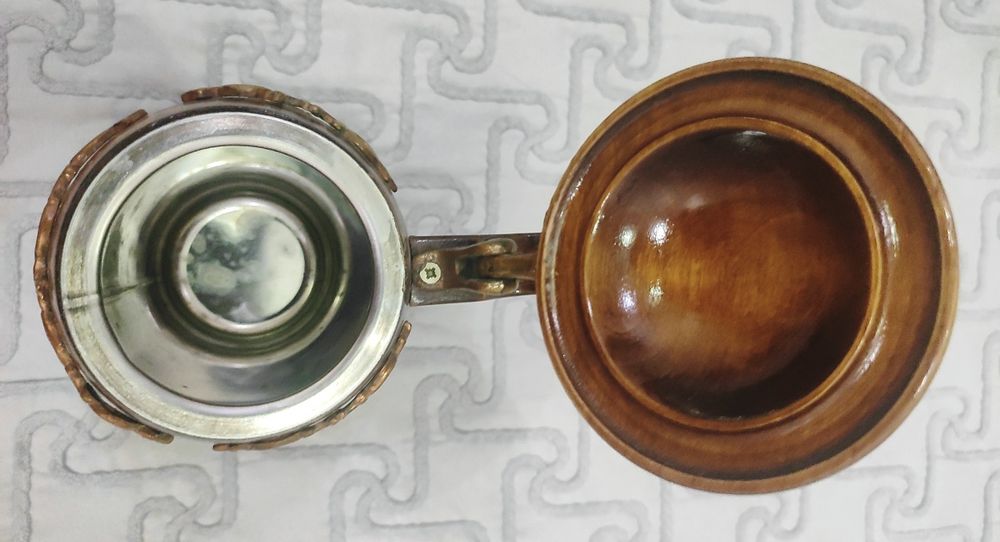 Продаётся привозная большая деревянная кружка.