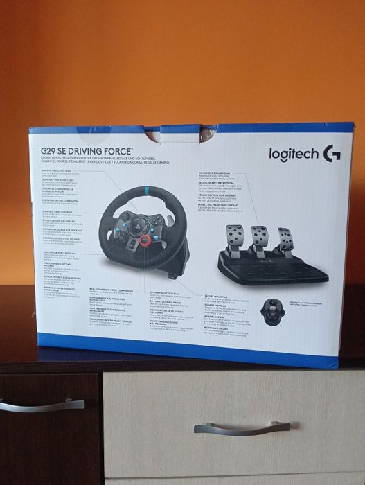 Logitech g29 със скоростен лост