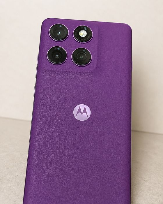 Продавам Motorola edge 60 pro 12GB RAM/512GB memory