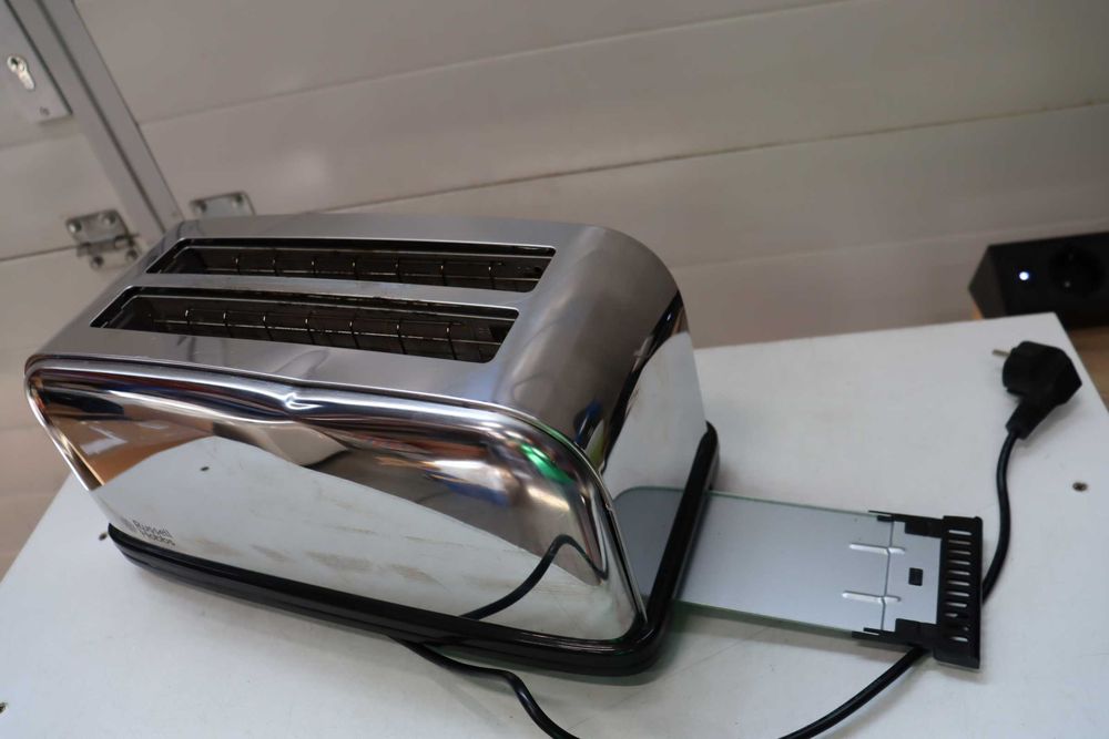 Тостер от неръждаема стомана Russell Hobbs Victory, Неръждаема стомана (6 регулируеми нива на препичане, 1000W), лек ДЕФЕКТ