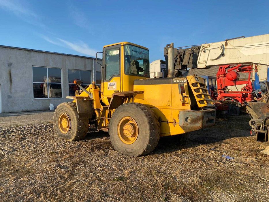 Dezmembrez incarcator frontal  Komatsu WA270 -piese de schimb Komatsu