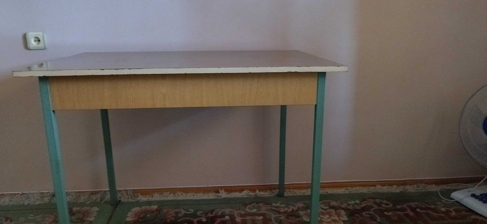 Кухонный стол для дачи