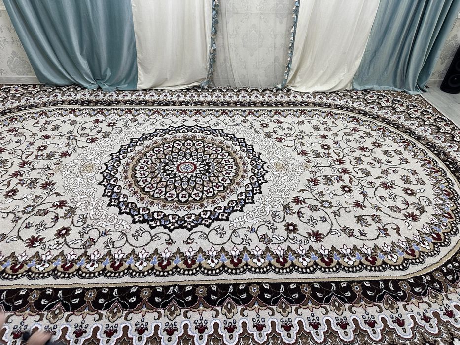 Ковер хорошего качества, размер 5/3