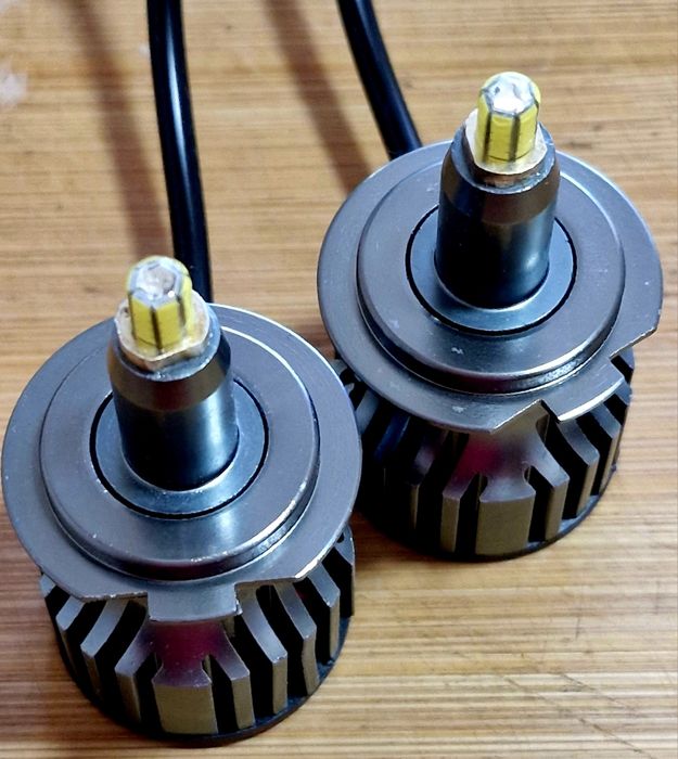 Becuri Auto LED Cree 360° H7