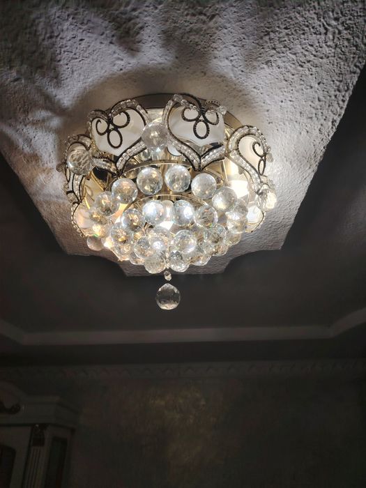 Люстры две шт. Сост новые