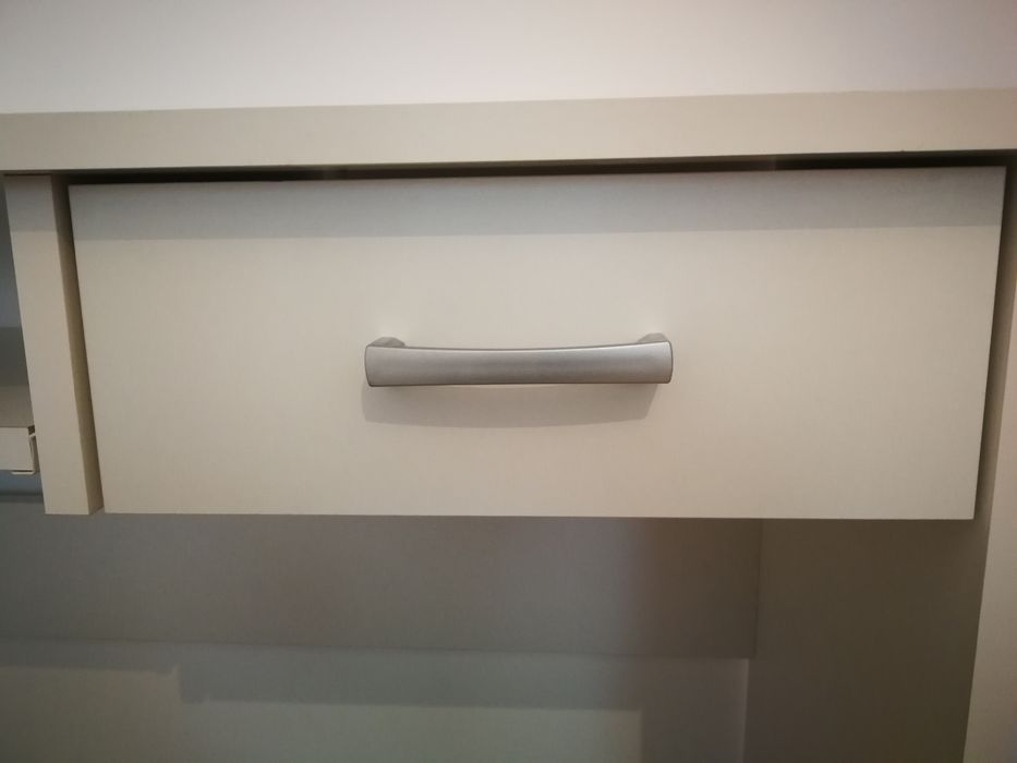 Birou cu sertar și polița culisantă tastatură