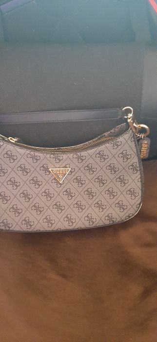 Чанта Guess актуален модел